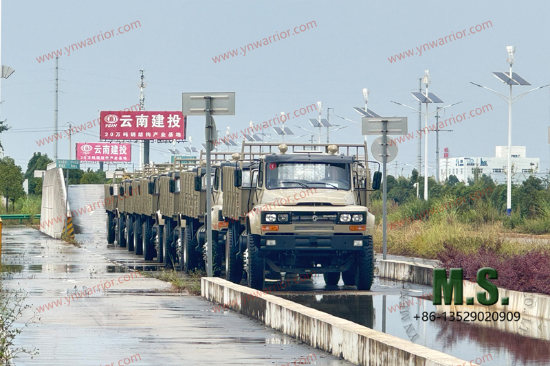 Dongfeng Грузовик 4x4 с двумя задними двойными шинами_тест на преодоление брода 