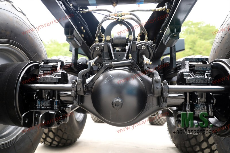 сверхтяжелая ось массивного внедорожного шасси повышенной проходимости 6x6