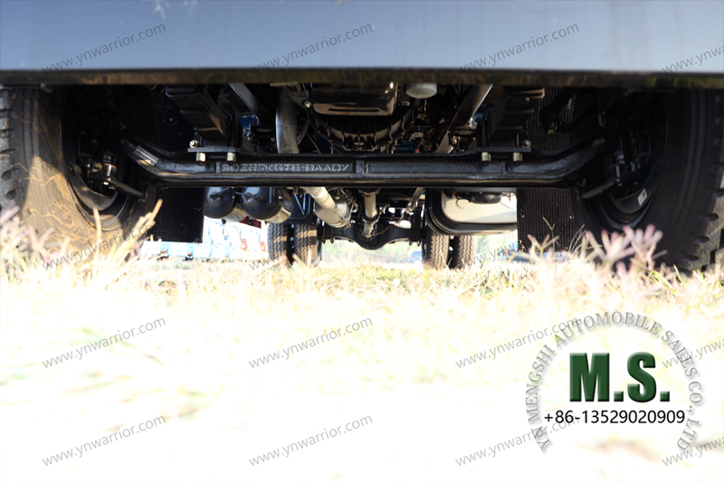 с твердым прочным шасси школьный грузовик