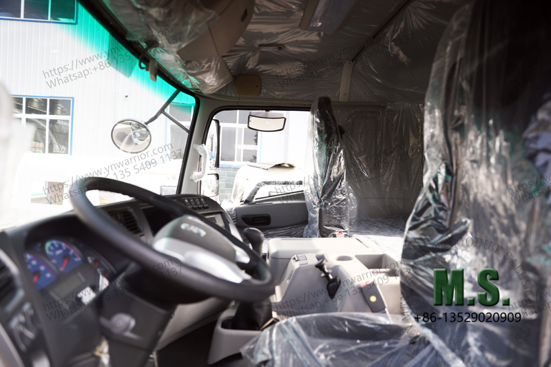 Dongfeng 6x6 heavy duty truck cabin 