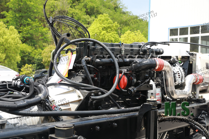 Производитель шасси двигателя Direct Direct с Cummins Engine 