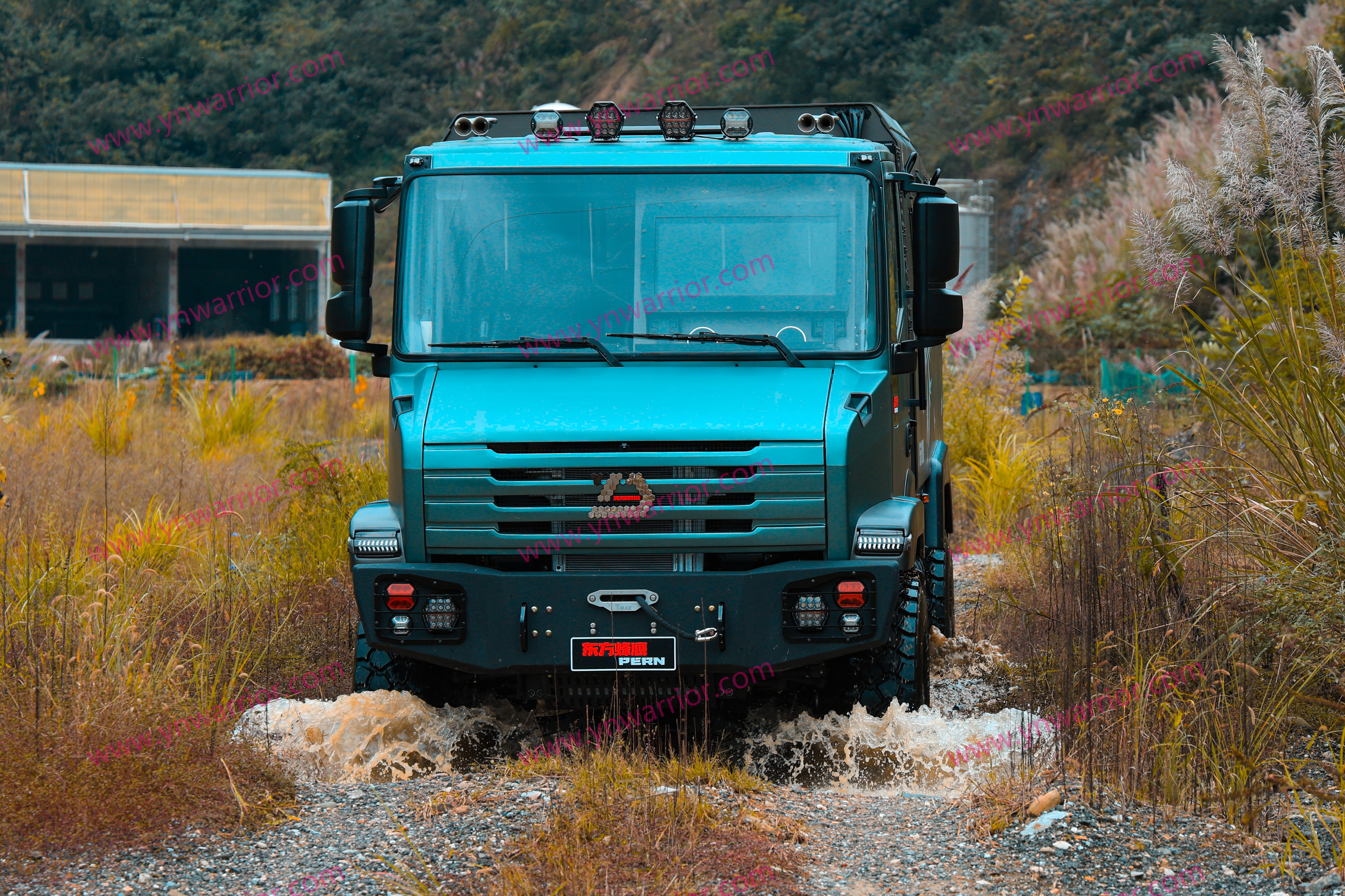 бронированный грузовик с высокой проходимостью, сделанный в Китае, 