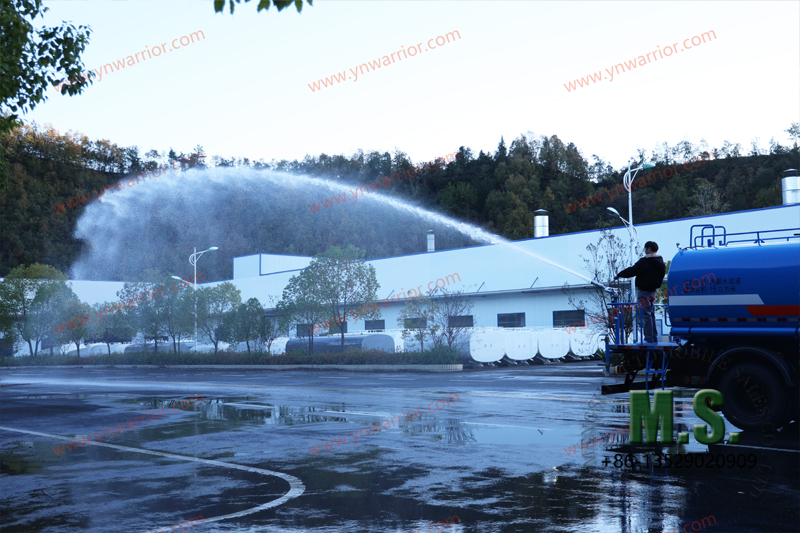 Dongfeng 4x2 спринклерная машина с большим радиусом действия, высоким давлением, мощной форсункой 