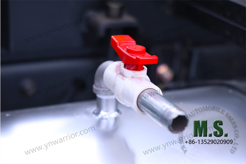 с портом впрыска пневмоцилиндра 