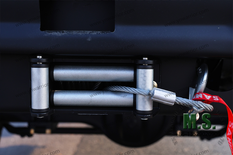 Dongfeng 6x6 с длинным носом и кабиной с электрической передней лебедкой 