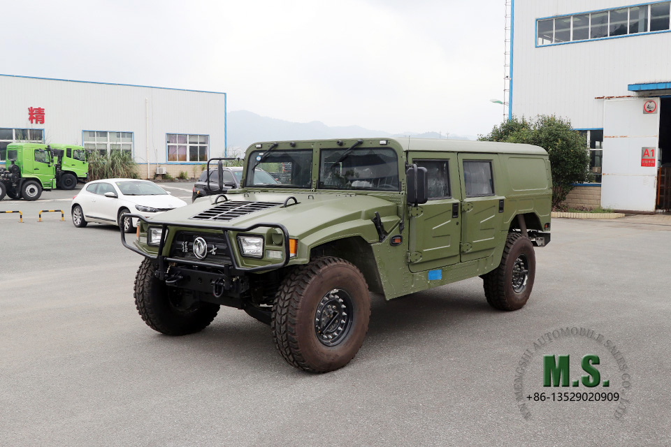 Dongfeng Стандартное специальное транспортное средство с четырьмя колесами.