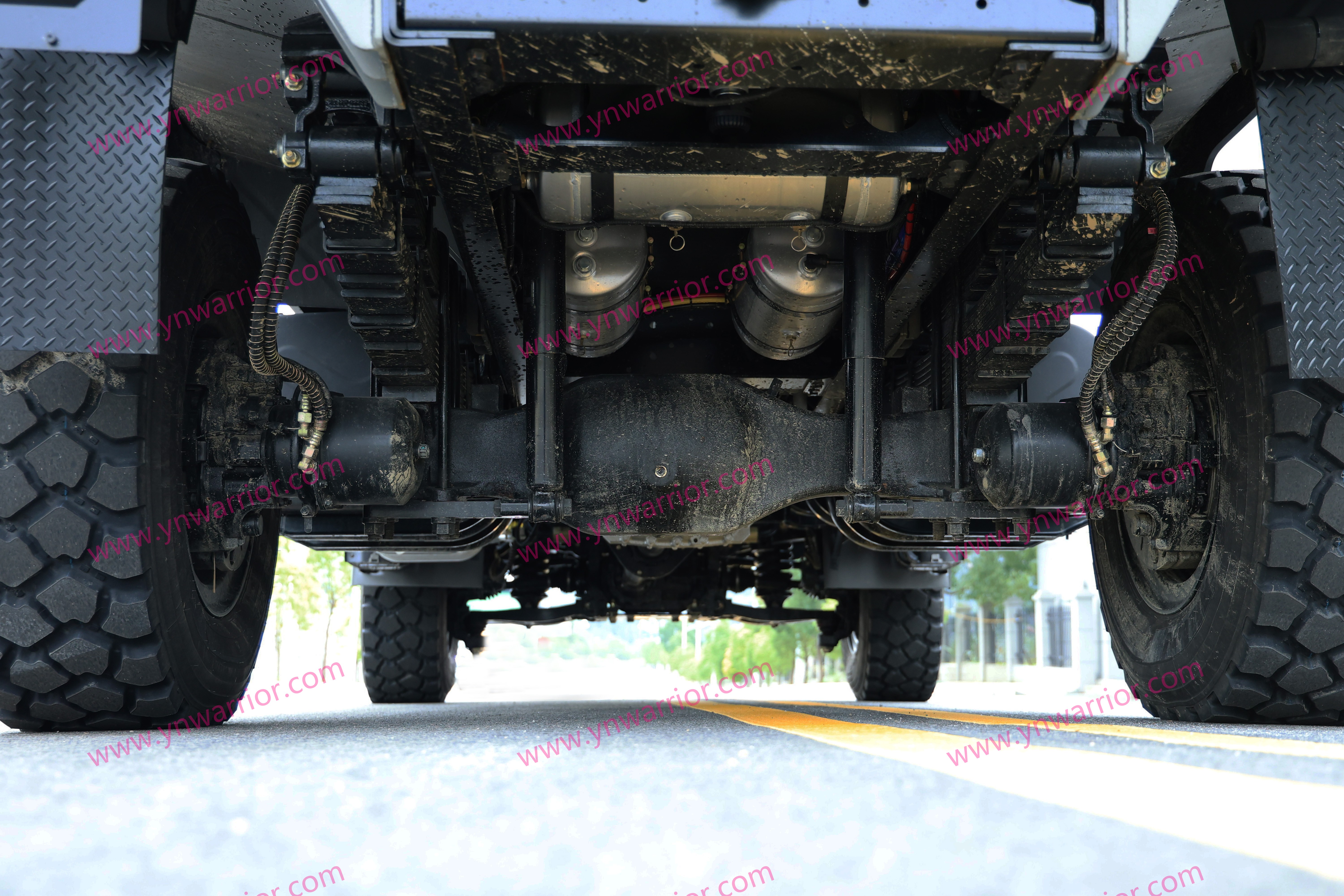 прочное шасси китайского бронетранспортера 