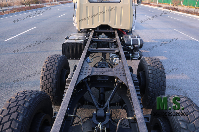Dongfeng Шасси грузовика с длинным носом 6x6 с кабиной и механизмом отбора мощности