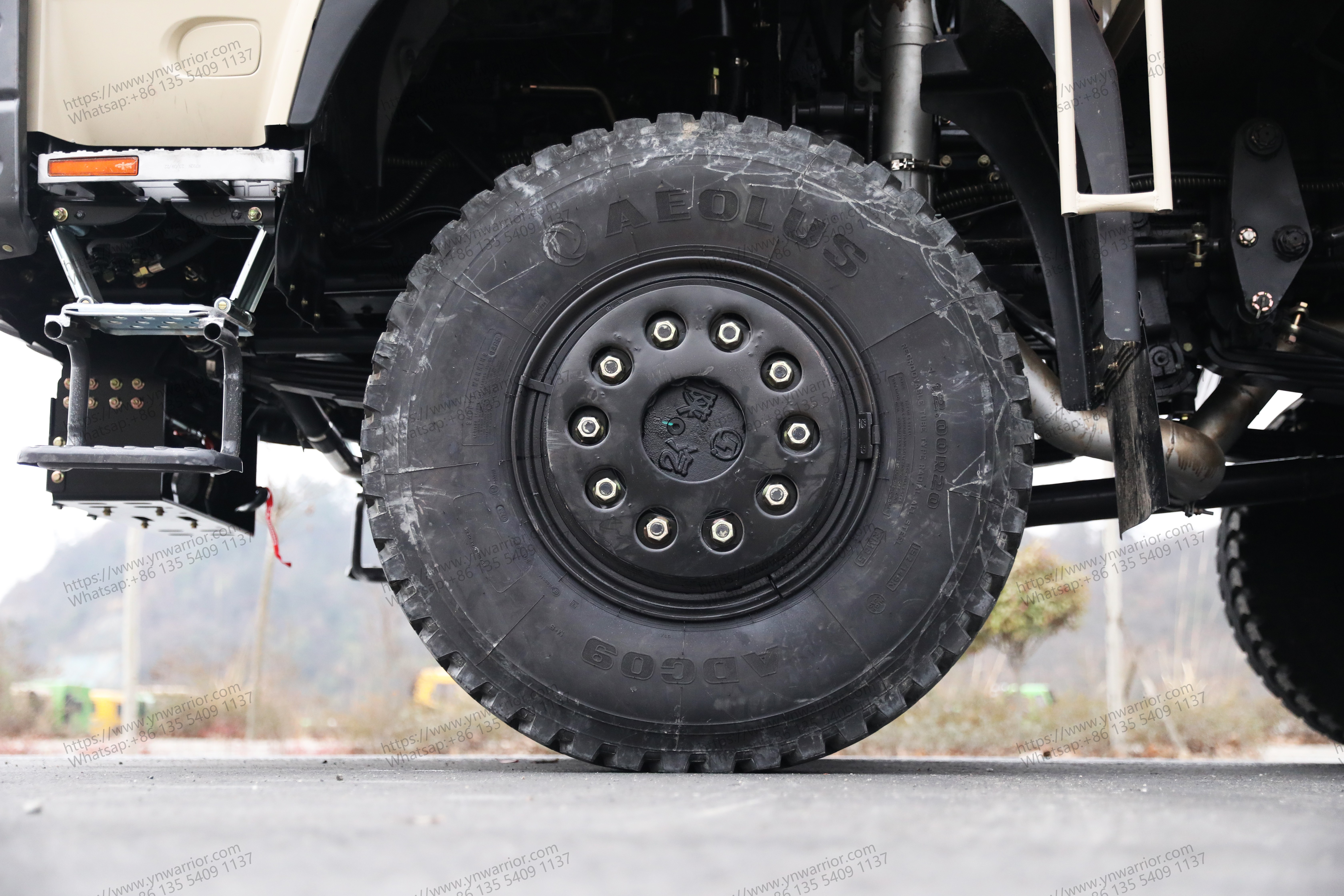 Dongfeng 8x8 тяжелый грузовик Big Tire 