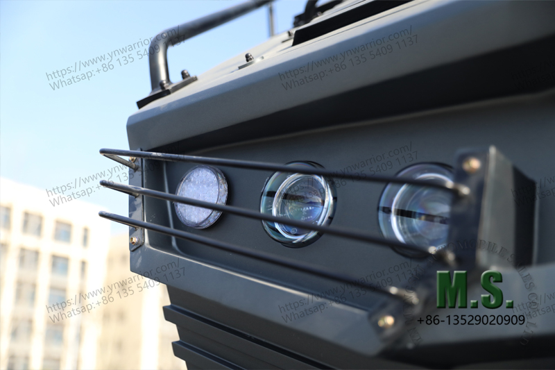 6x6 desert cruiser bus grid on the head light 