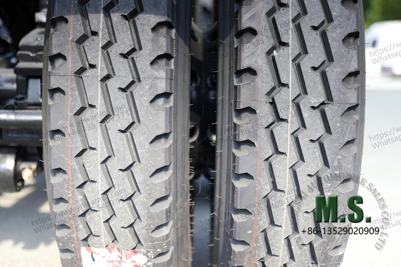 Dongfeng 6x6 heavy duty truck rear double tyres 