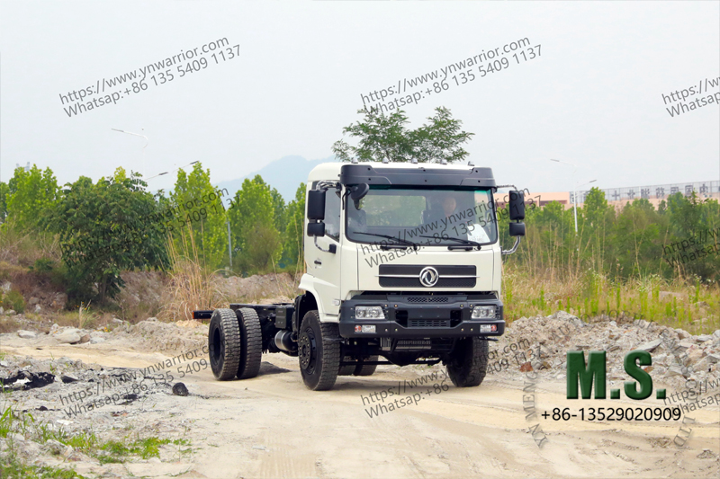 Dongfeng 4x4 Настраиваемая колесная колесная база Грузовая шасси с тяжелым 18-тонным валовым весом 