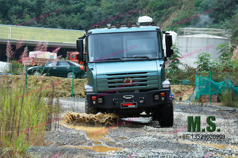 с закрытым отсеком, внедорожный грузовик 4x4, военный 
