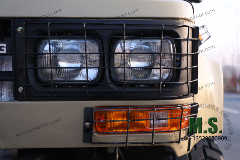 Шасси грузовика с длинным носом Dongfeng 6x6 с защитной решеткой кабины преобразует передний головной фонарь 