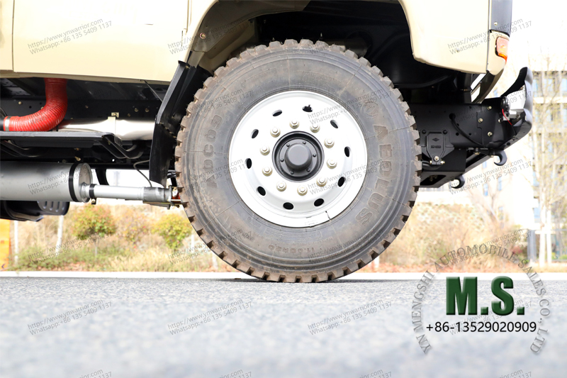 Dongfeng 4x2 Traver Truck Truck Tire Tire