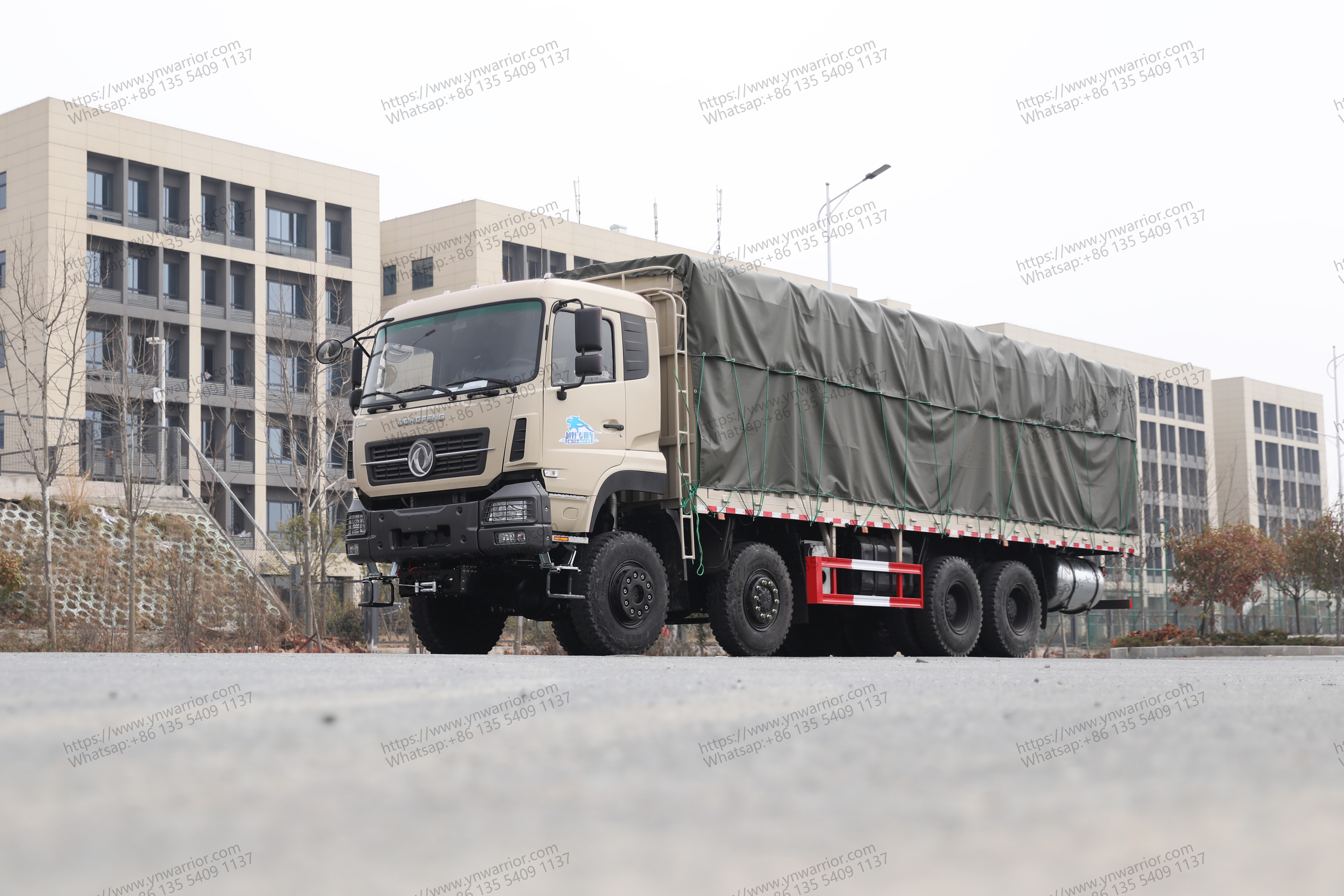 Dongfeng 8x8 тяжелый грузовик с каннопией 