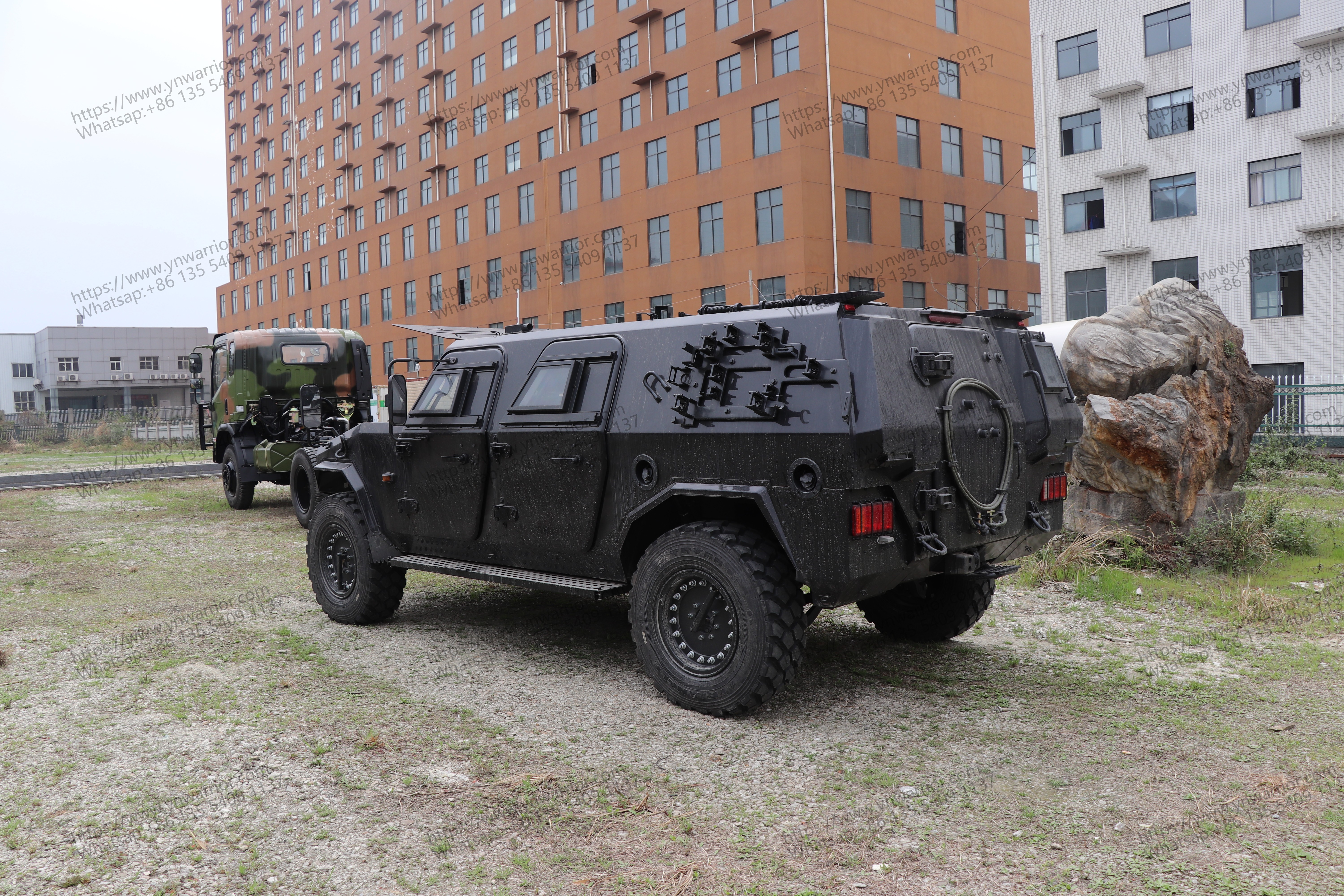 средств направляет китайский военный автомобиль в реальных отснятых кадрах 