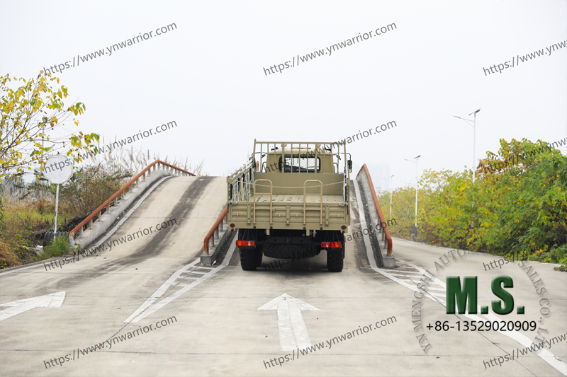 Dongfeng 6x6 off-road truck 