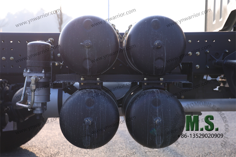 Шасси грузовика с длинным носом Dongfeng 6x6 с пневматическим тормозным цилиндром 