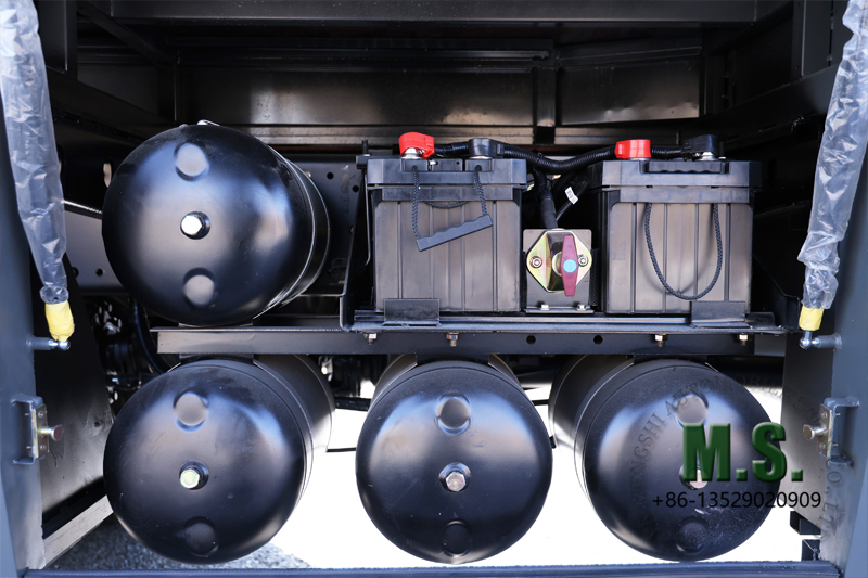 Dongfeng Автобус повышенной проходимости 6x6 с пневматическим тормозом и пневмоцилиндром, расположение аккумуляторной батареи 