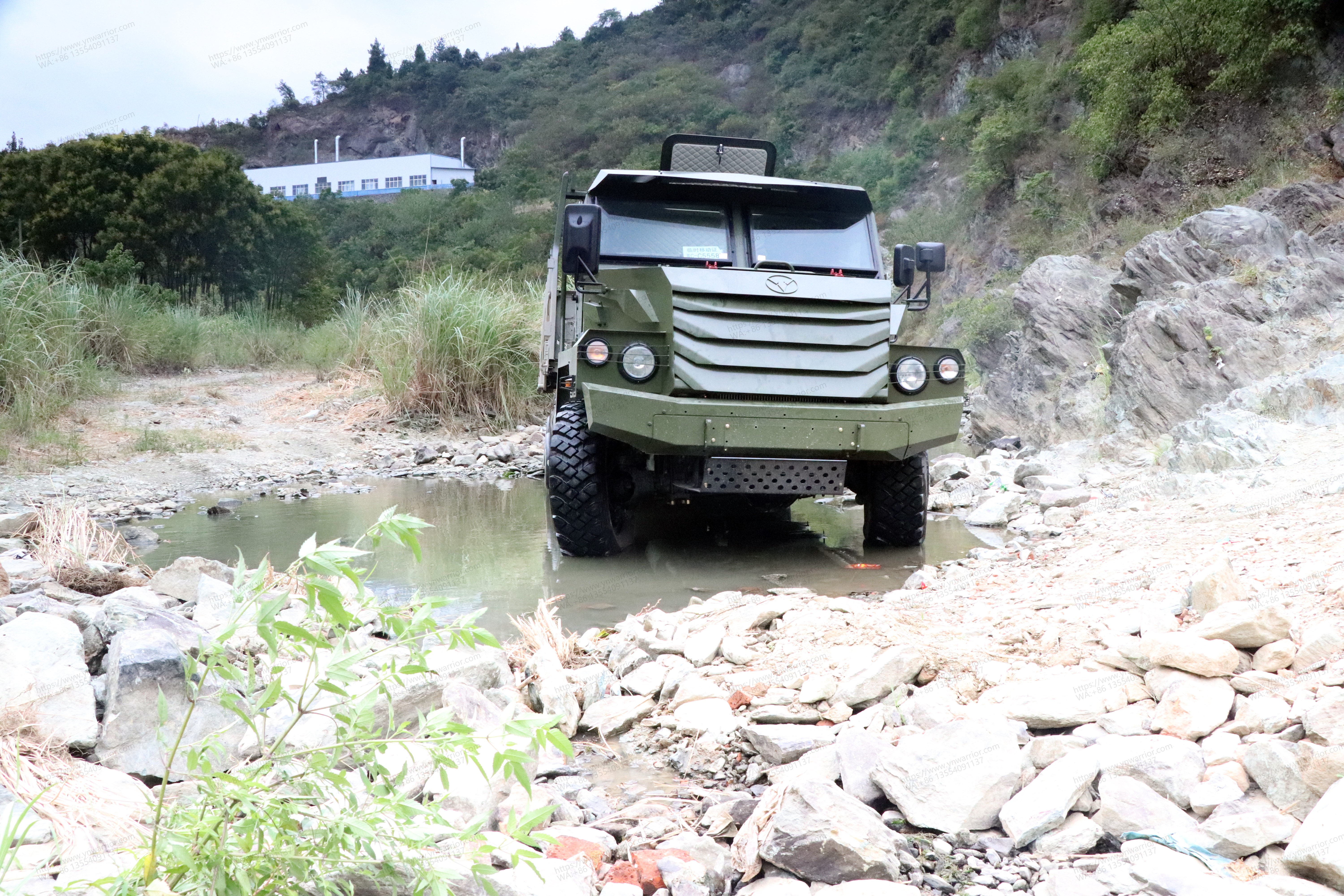 Dongfeng 6x6 Внедорожный бронированный грузовик 